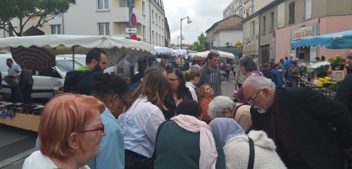 Votation travail sur un marché de Vénissieux