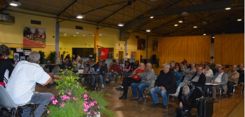 Une salle attentive pour une longue journée de débats