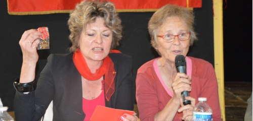 Remise de la médaille du KPRF par Tatiana Desiatova