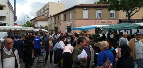Votation travail sur un marché de Vénissieux