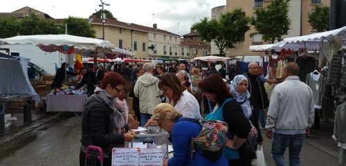 Votation travail sur un marché de Vénissieux