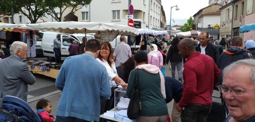 Votation travail sur un marché de Vénissieux