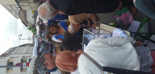 Votation travail sur un marché de Vénissieux