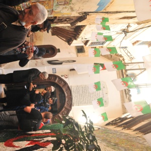 devant la fresque pour Ali La Pointe