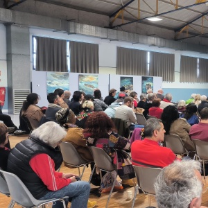 La salle pleine le samedi pour le débat sur l'immigration
