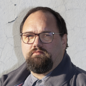 pour l'égalité pour tous, pour l'avenir de notre jeunesse, pour rendre à la France des jours heureux, j'appelle à voter Fabien Roussel - Arnaud Bauchet, Délégué de quartier