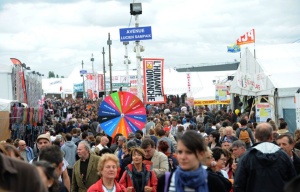 Les allées de la fête pleine de monde !